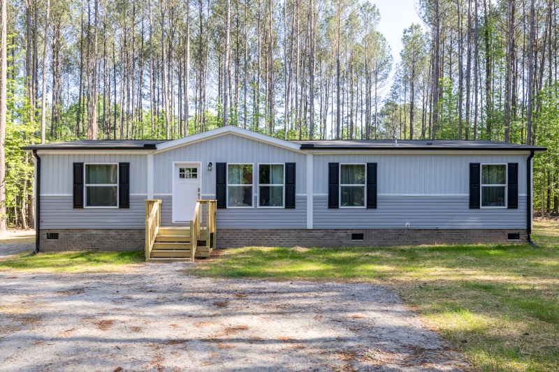 76CEJ28564AH_Epic_Boone_Exterior_April_2024-001