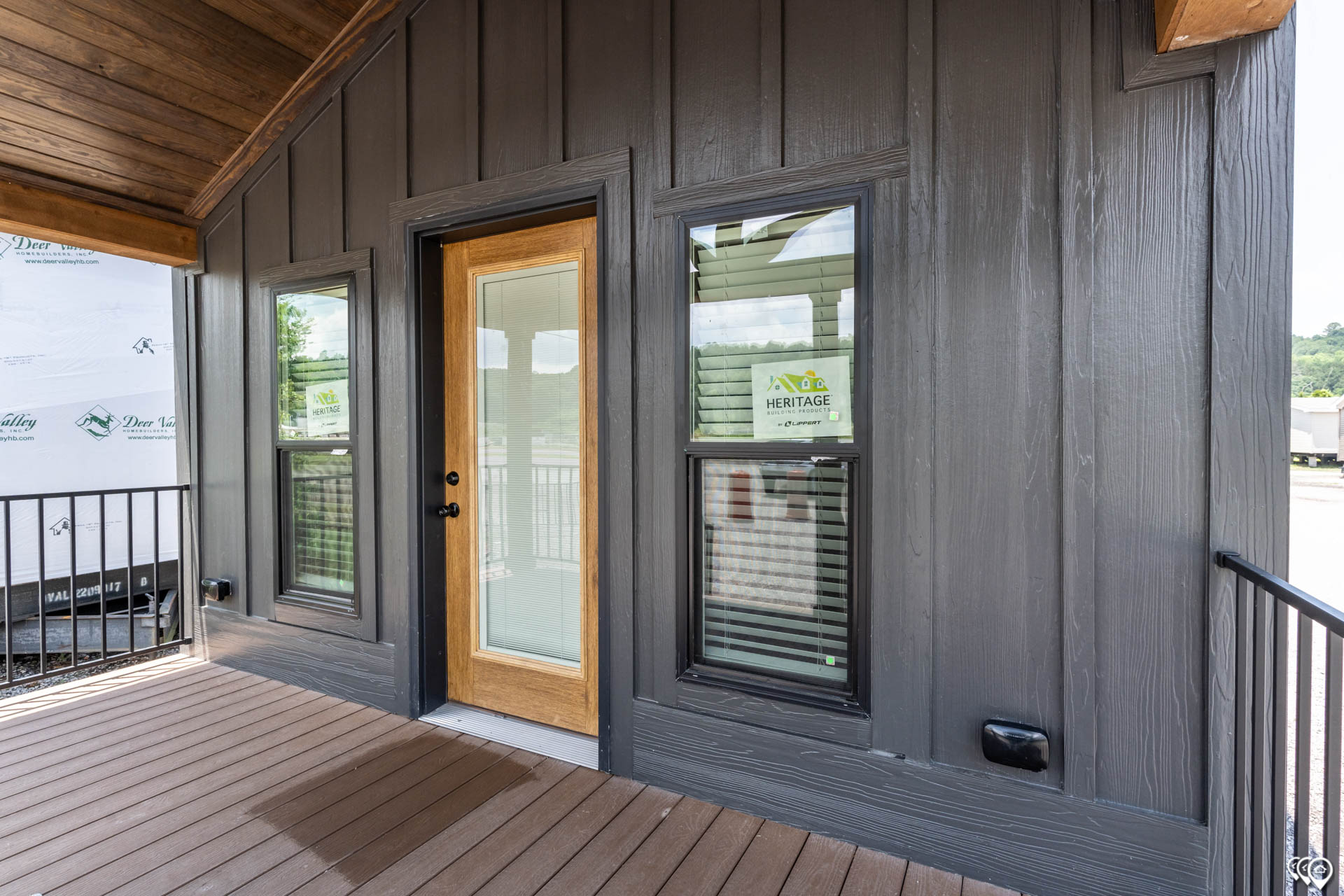 Cozy-Cabin-DVHBSS-MONL-1644-ext-3