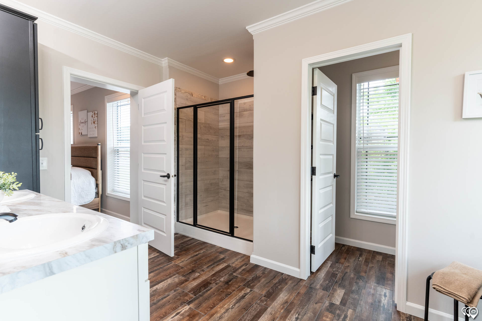 The-Woodside-DVHBSS-6603C-bath-2
