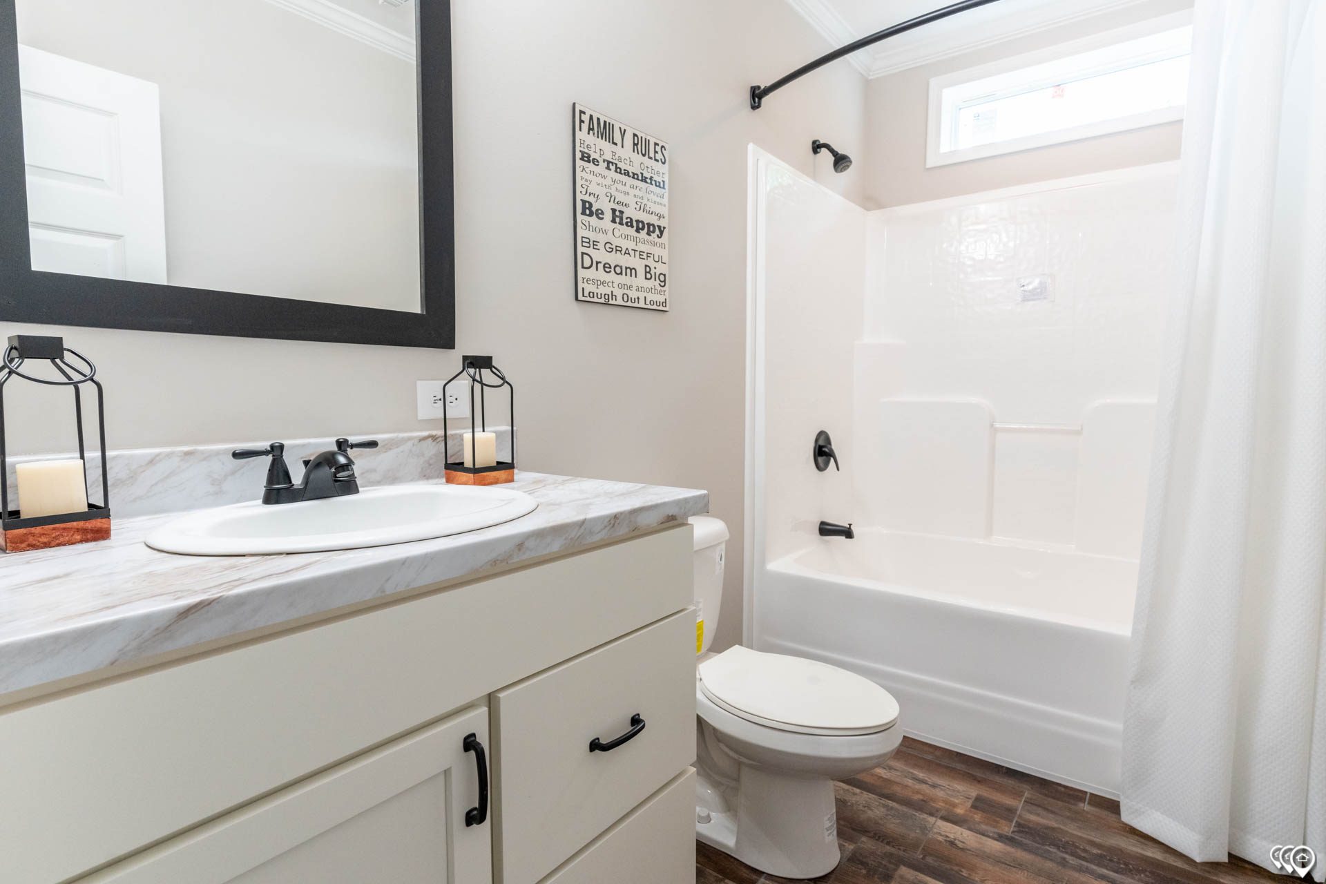 The-Woodside-DVHBSS-6603C-bath-5